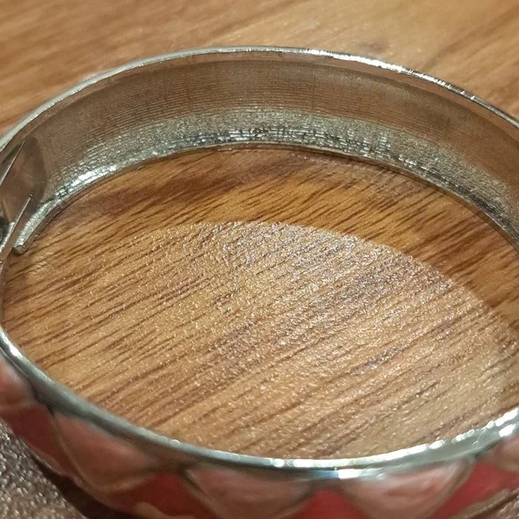 Pink pattern cuff bracelet - Picture 3 of 4